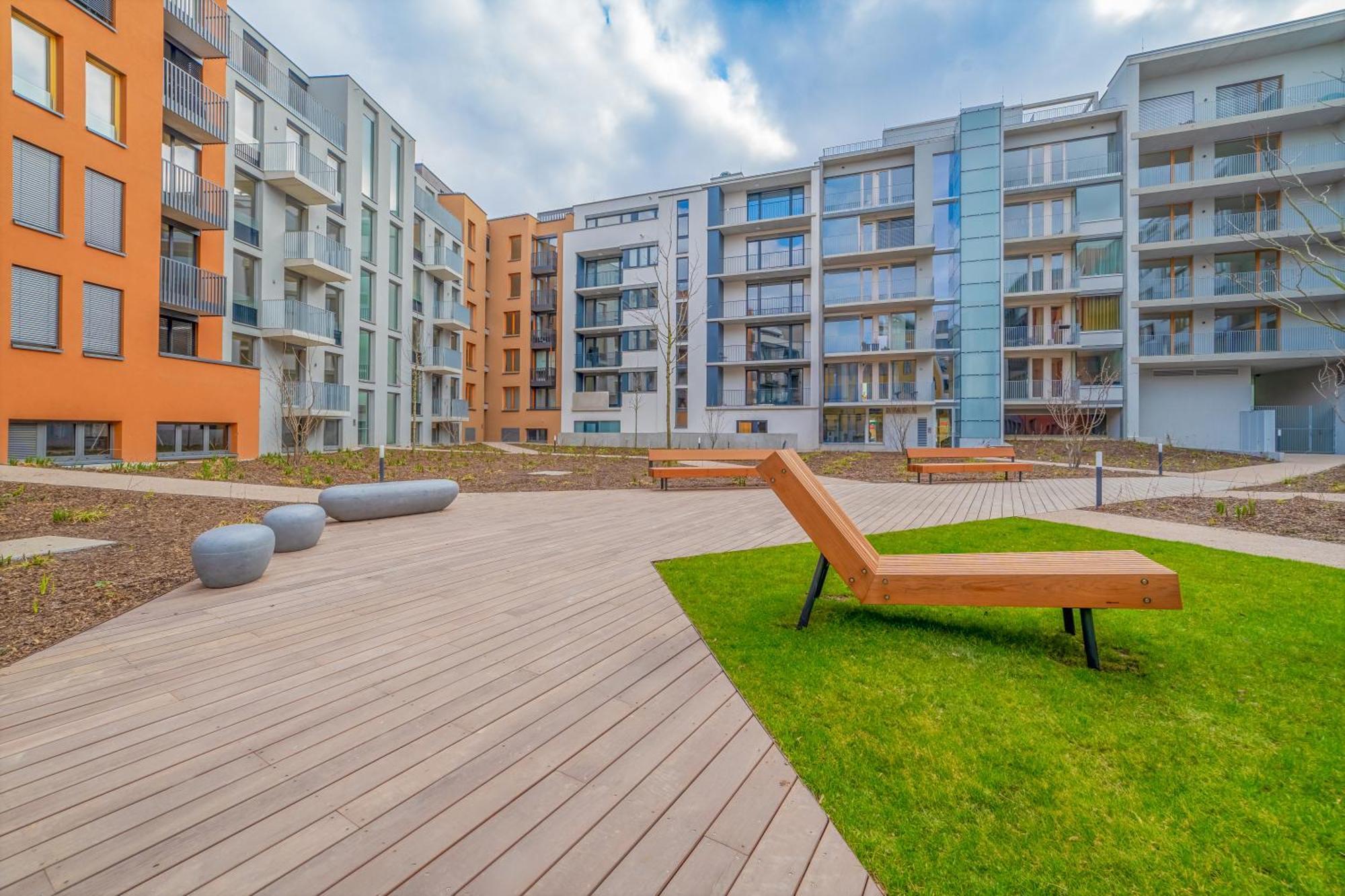 Premium Woodsy With Parking Garage By Rentez *