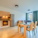 Premium Woodsy Apartment With Parking Garage By Rentez