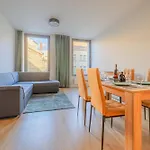 Premium Woodsy Apartment With Parking Garage By Rentez